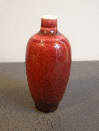 Polychrome : vase miniature emaillé en rouge de cuivre Chine 18/19em siècle