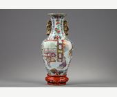 Polychrome : porcelain wall vase decorated with figures in a pavillon - Jiaqing period 1796/1820