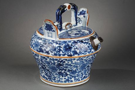 Works of Art : Chinese porcelain blue white "water pot" decorated with lotus flowers. The handle in the shape of
twi "shi" dragons and the flaming pearl .Based on traditional glazed stonewareewers for serving rice wineor tea in rural societies ,more luxurious varieties were exported to Asian markets where they will havehad a similar function - Kangxi period 1662/1722