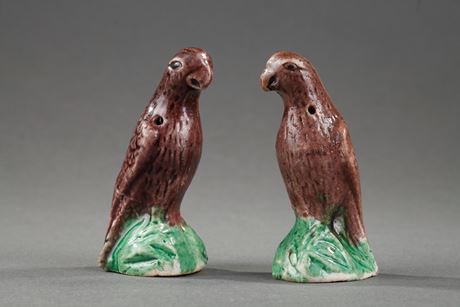 Polychrome : Chinese brown and green enamelled biscuit pair of birds miniature standing on a rock - Kangxi period 1662/1722  
Hight 6cm