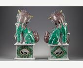 Polychrome : Pair of large Fo dogs  a biscuit enamelled green yellow aubergine and blue - Kangxi period 1662/1722
( H 37,5cm)