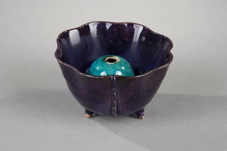 Blue White :  small "Surprise" bowl in biscuit enamelled Aubergine  and turquoise - Kangxi period 1662/1722