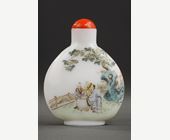 Snuff Bottles : Enamelled glass snuff bottle on white background of characters in landscapes - Attributed to the workshops of Yangzhou - Qianlong mark -  late 18th century