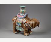 Polychrome : Statuette représentant un elephant en porcelaine faisant porte bougie  - Chine fin 19em ou debut 20em siècle  - 