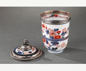 Japanese :  cup and cover porcelain decorated in iron red underglaze blue  and gold peony decor - Japan around 1700
Silver frame with fleur de lys (1717/1722) Paris
