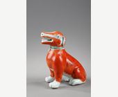 Polychrome : Petit chien en porcelaine emaillée corail et vert  - Cie des Indes - Chine epoque Qianlong vers 1775