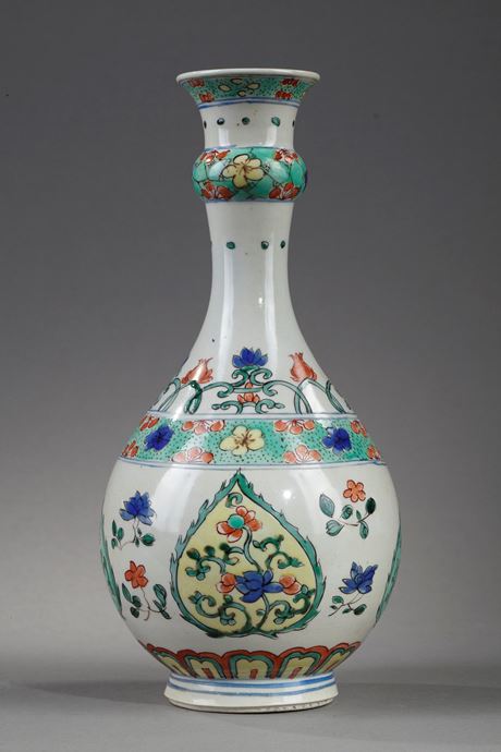 Polychrome : Bouteille en porcelaine Famille verte dans le style Oriental  - Chine epoque Kangxi 1662/1722