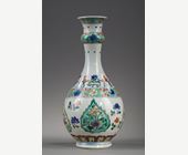 Polychrome : Bouteille en porcelaine Famille verte dans le style Oriental  - Chine epoque Kangxi 1662/1722