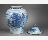 Blue White : Vase in blue white porcelain and its cover  decorated with a dragon with four claws in the clouds  Period  Shunzi 1644/1661 (first emperor of Qing)