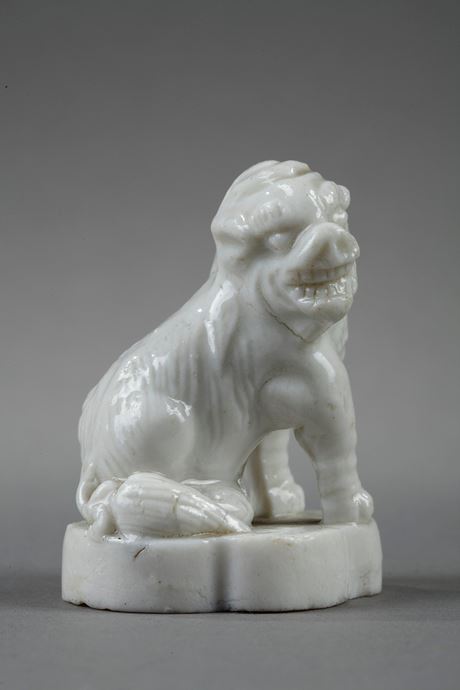Blue White : Miniature blanc de Chine porcelain dog  - Kangxi period 1662/1722