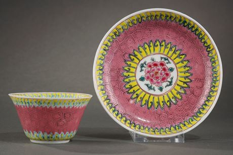 Polychrome : Sorbet et soucoupe en porcelaine de la Famille rose - Chine epoque Yongzheng  1723/1735