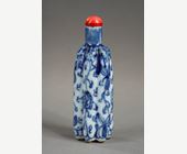 Snuff Bottles : Snuff bottle blue and white porcelain melon-shaped bottle decorated with small melons and flowers -1800/1850
H 7,4cm