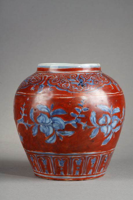 Blue White : Small porcelain jar emamelled in  underglaze blue  and iron peach fruit longevity and their foliage . China Ming dynasty 16th century