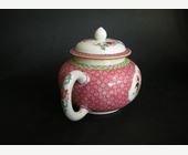 Polychrome : small teapot  in fine porcelain of the Famille Rose - China Yongzheng period 1723/1735
