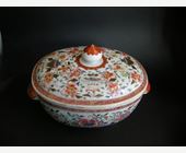 Polychrome : terrine en porcelaine de la famille rose - Chine Epoque Qianlong vers 1740