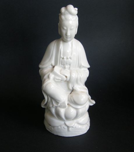 Blue White : Figure of Guanyin  blanc de Chine porcelain  -  18/19th century