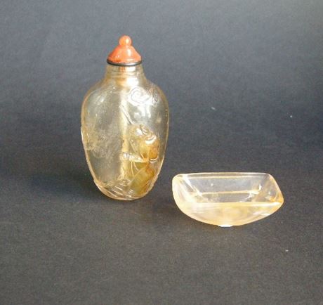 Snuff Bottles : Carved rock crystal snuff bottle of a sage and a bat - Master of the rustic crystal
with his cup
1790/1850