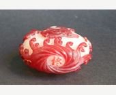 Snuff Bottles : Red overlay glass snuff bottle carved of fish and marine animals - Rare mark under the base - China 1800/1850