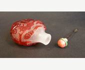 Snuff Bottles : Red overlay glass snuff bottle sculpted from two horses on each side - China 1800/1850 
