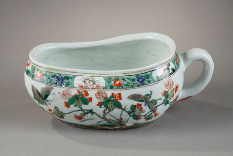 Polychrome : vase Bourdaloue en porcelaine de la famille verte  - Chine epoque Kangxi 1662/1722