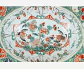 Polychrome : Plat a barbe en porcelaine  de la Famille Verte de forme occidental -  Chine Epoque Kangxi 1662/1722