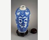 Blue White : Vase porcelain blue and white decorated with flowers et mobilars objects - Kangxi period 1662/1722