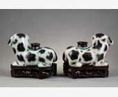 Polychrome : Pair of  dogs forming incense stick holders in brown speckled porcelain on beige background China 1770/1800 
Wooden bases