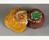 Polychrome : Deux petits pots a eau en forme de feuilles de lotus - Biscuit de la famille verte - Chine Epoque Kangxi 1662/1722
Socles en bois doré


