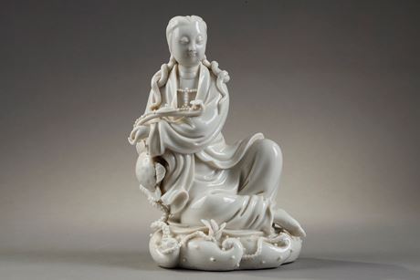 Blue White : Figure of Guanyin seated in porcelain "Blanc de Chine" - Kilns of Dehua province of Fujian - 19th century - (illegible stamp)