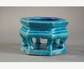 Blue White : Small biscuit base enamelled turquoise blue and aubergine  - Kangxi period 1662/1722

Hight 5 cm    diam 7 cm