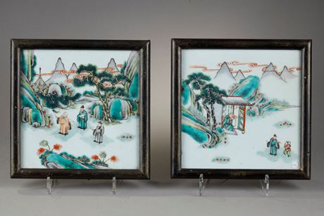 Polychrome : Pair of porcelain quadrangular plaques of the "Famille Verte"  has decorated characters in a landscape - 19th century