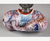 Snuff Bottles : Elephant figure lying in porcelain carrying on its back a silver snuffbottle reticulated in the spirit of Mongolia most probably from the Beijing Imperials workshops and specially adapted for the back of the elephant-
Circa 1790/1820