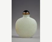Snuff Bottles : Snuff bottle of oval shape flattened jade nephrite celadon decorated with numerous signs "Shou"
(longevity) in light relief - China 1750/1820