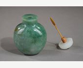 Snuff Bottles : snuff bottle jade spotted green apple and rust - 1750/1850