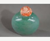 Snuff Bottles : snuff bottle jadeite apple green  - stopper coral sculpted with a dragon - 1800/1860