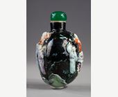 Snuff Bottles : snuff bottle porcelain molded with eight immortals on a dark green background - 1800/1830