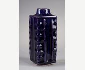 Blue White : Rare vase  "cong" shape in biscuit enamelled aubergine . Kangxi period 1662/1722
H 13cm