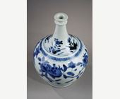 Japonais : bouteille a pharmacie en porcelaine bleu blanc - Japon fours d Arita -  vers 1670/80
H 20,5cm