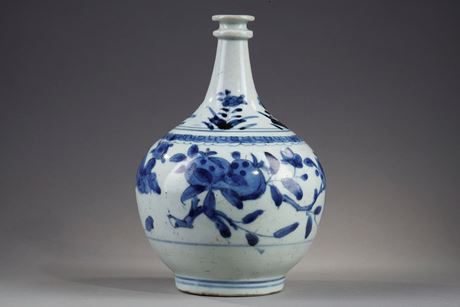 Japanese : pharmacy bottle porcelain blue and white  - Japan Arita kilns - 1670/80
H 20,5cm