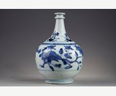 Japonais : bouteille a pharmacie en porcelaine bleu blanc - Japon fours d Arita -  vers 1670/80
H 20,5cm