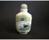 Tabatières : Flacon tabatière en porcelaine a decor de crabes - Fours imperiaux de Jingdezhen
Marque Shen De Tang (pavillon ou regne la vertue) 1821/1850
