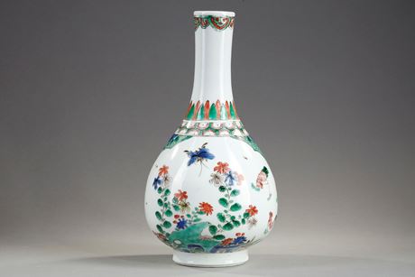 Polychrome : Vase bouteille en porcelaine de la Famille Verte - Chine epoque Kangxi 1662/1722