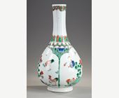 Polychrome : Vase bouteille en porcelaine de la Famille Verte - Chine epoque Kangxi 1662/1722