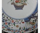 Polychrome : Plat en porcelaine de la "Famille verte" - Chine epoque Kangxi 1662/1722
(D 35cm)
