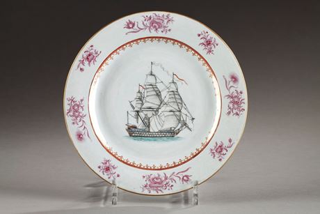 Polychrome : Famille rose porcelain plate with a ship -Qianlong period -