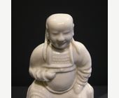 Blue White : Figure of Guandi  "blanc de chine porcelain - Dehua kilns   Fujian province

1650/1700