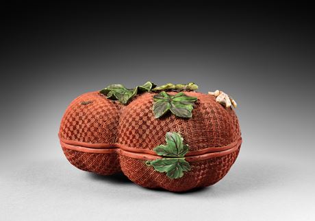 Works of Art : Small box cinabar lacquer in fruit shaped  - Probably Imperial workshop of Bejing - Qianlong period 1736/1795 -
