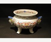 Polychrome : Très rare bouillon ou ecuelle  en porcelaine de la Compagnie des Indes
d après un modèle de la fabrique de Vezzi  de Venise (couvercle manquant)
1740/1745 
