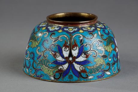 Objets d'art : Godet a eau en émail cloisonné  (objet du lettré ) à decor de fleurs et rinceaux stylisés  - Chine 1790/1820