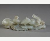 Objets d'art : Repose pinceaux en jade nephrite celadon sculpté de troix canards à coté d une branche de prunus et formant aussi godet a eau - Chine 18/19em